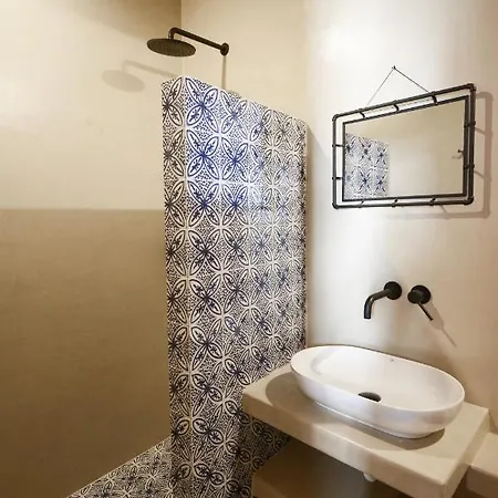 Castrum Traditional Sunset 3* Plaka (Milos)