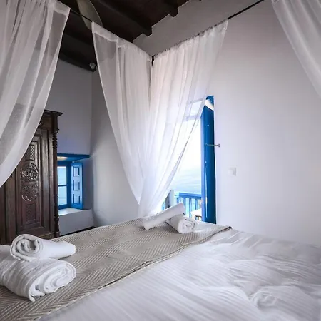 Castrum Traditional Sunset 3* Plaka (Milos)