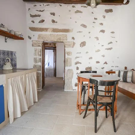 Castrum Traditional Sunset Bed & Breakfast Plaka (Milos)