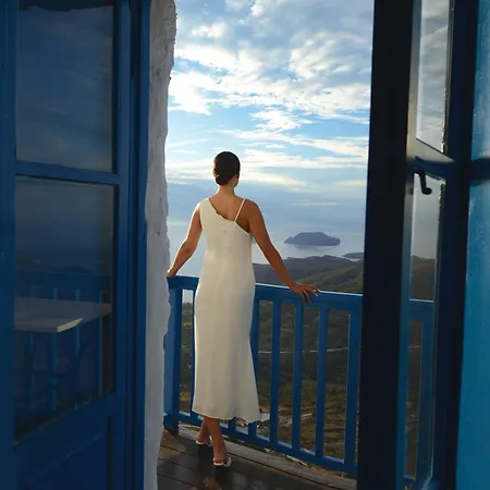 Castrum Traditional Sunset Plaka (Milos)