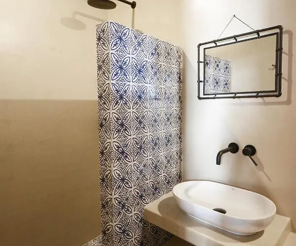 Castrum Traditional Sunset 3* Plaka (Milos)