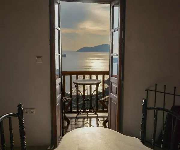 Castrum Traditional Sunset Bed & Breakfast