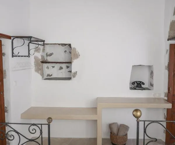 Castrum Traditional Sunset Plaka (Milos)