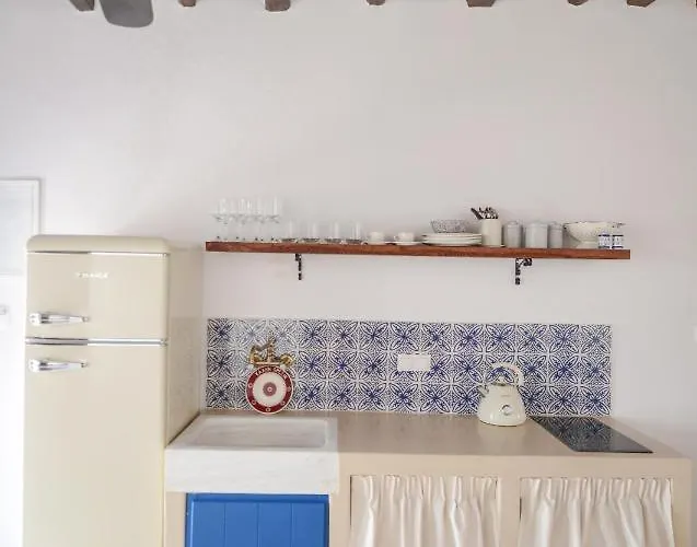 Castrum Traditional Sunset Bed & Breakfast 3*