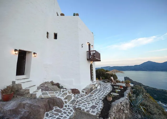Castrum Traditional Sunset 3* Plaka (Milos)
