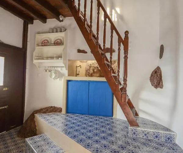 Castrum Traditional Sunset Bed & Breakfast Plaka (Milos)