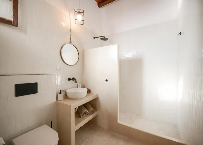 Bed & Breakfast Castrum Traditional Sunset Plaka (Milos)