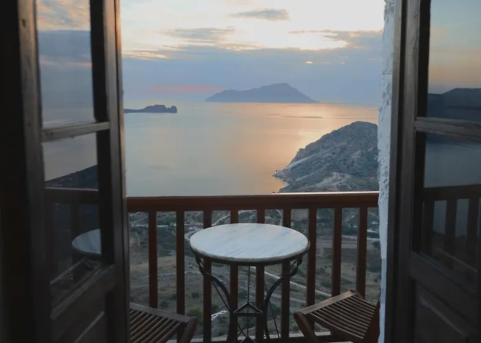 Castrum Traditional Sunset 3* Plaka (Milos)