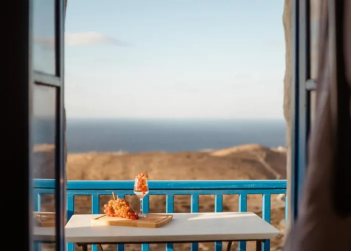 Castrum Traditional Sunset Plaka (Milos)