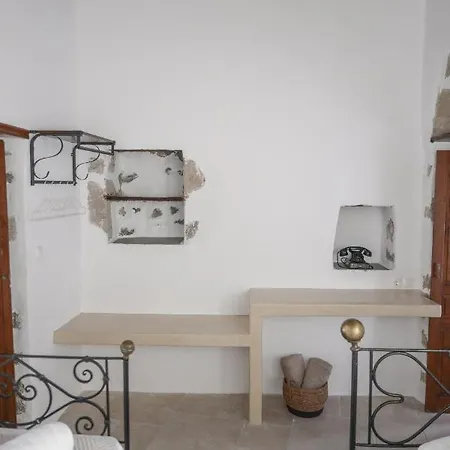 Castrum Traditional Sunset Plaka (Milos)