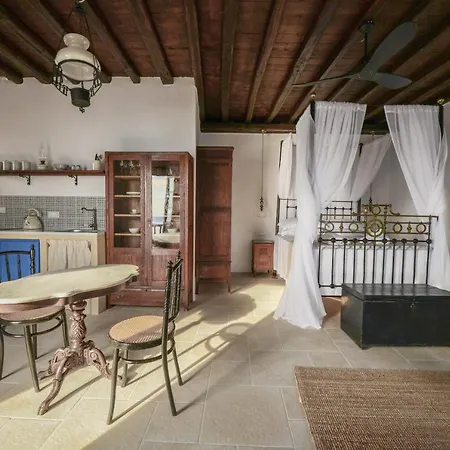 Bed & Breakfast Castrum Traditional Sunset