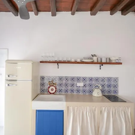 Castrum Traditional Sunset Bed & Breakfast *