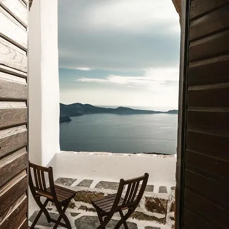 Castrum Traditional Sunset Couette-café Plaka (Milos)