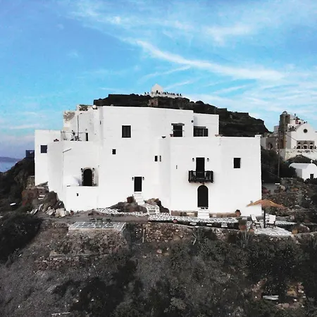 Castrum Traditional Sunset Plaka (Milos)