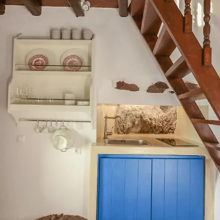 Castrum Traditional Sunset 3* Plaka (Milos)