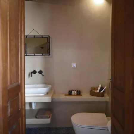 Bed & Breakfast Castrum Traditional Sunset Plaka (Milos)