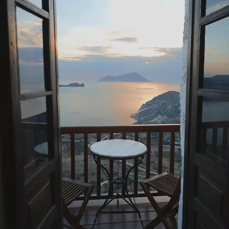 Castrum Traditional Sunset 3* Plaka (Milos)