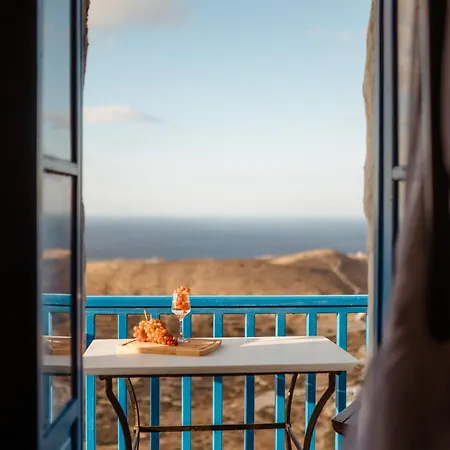 Castrum Traditional Sunset Plaka (Milos)