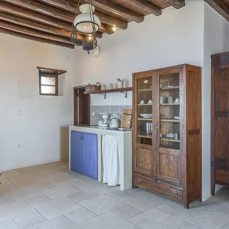 Castrum Traditional Sunset 3* Plaka (Milos)