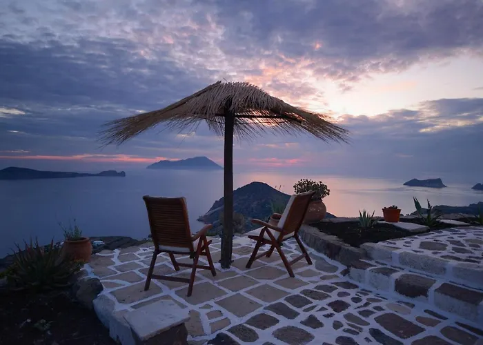 Oda ve Kahvaltı Castrum Traditional Sunset Plaka (Milos)