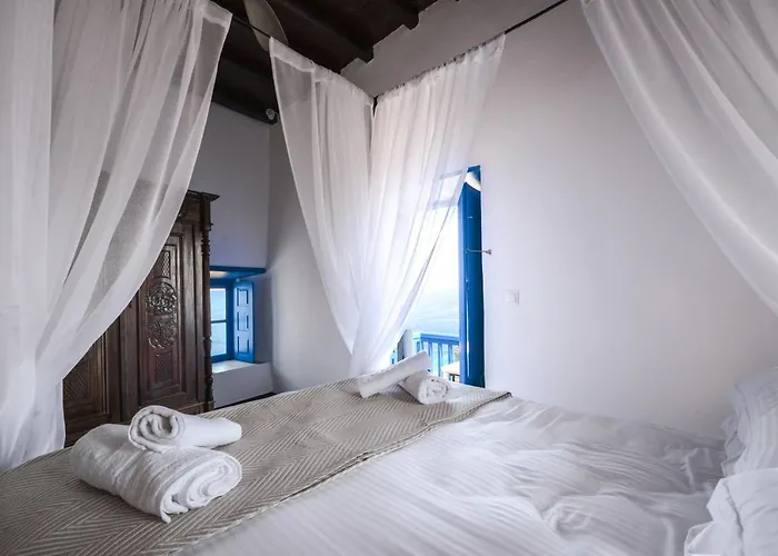 Castrum Traditional Sunset 3* Plaka (Milos)