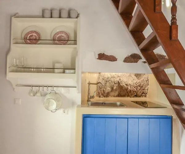 Castrum Traditional Sunset 3* Plaka (Milos)