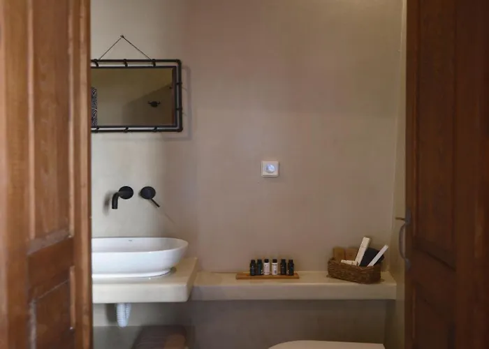 Oda ve Kahvaltı Castrum Traditional Sunset Plaka (Milos)