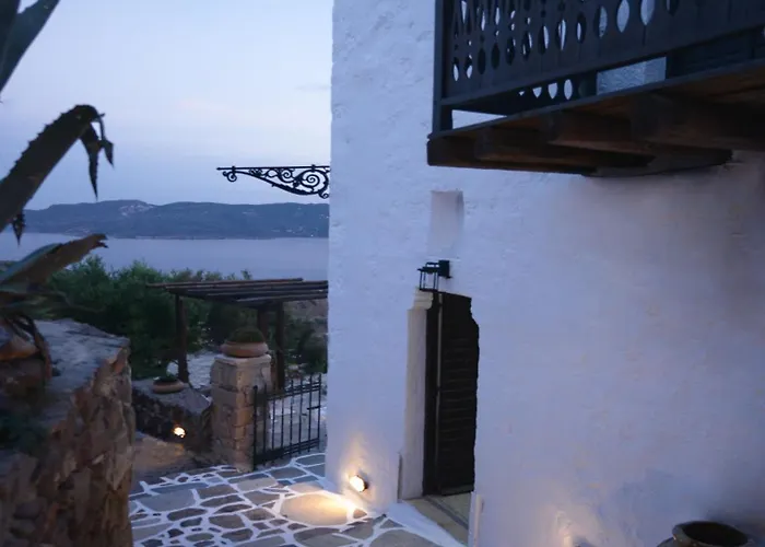 Oda ve Kahvaltı Castrum Traditional Sunset Plaka (Milos)