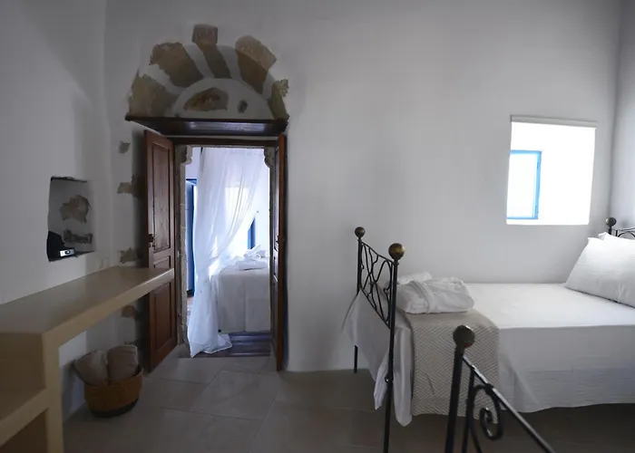 Castrum Traditional Sunset Plaka (Milos)