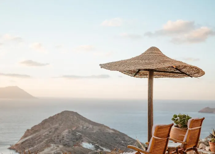 Oda ve Kahvaltı Castrum Traditional Sunset Plaka (Milos)